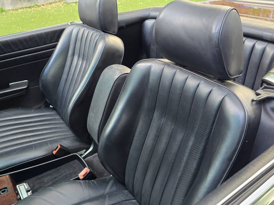 Image 22/34 of Mercedes-Benz 500 SL (1986)