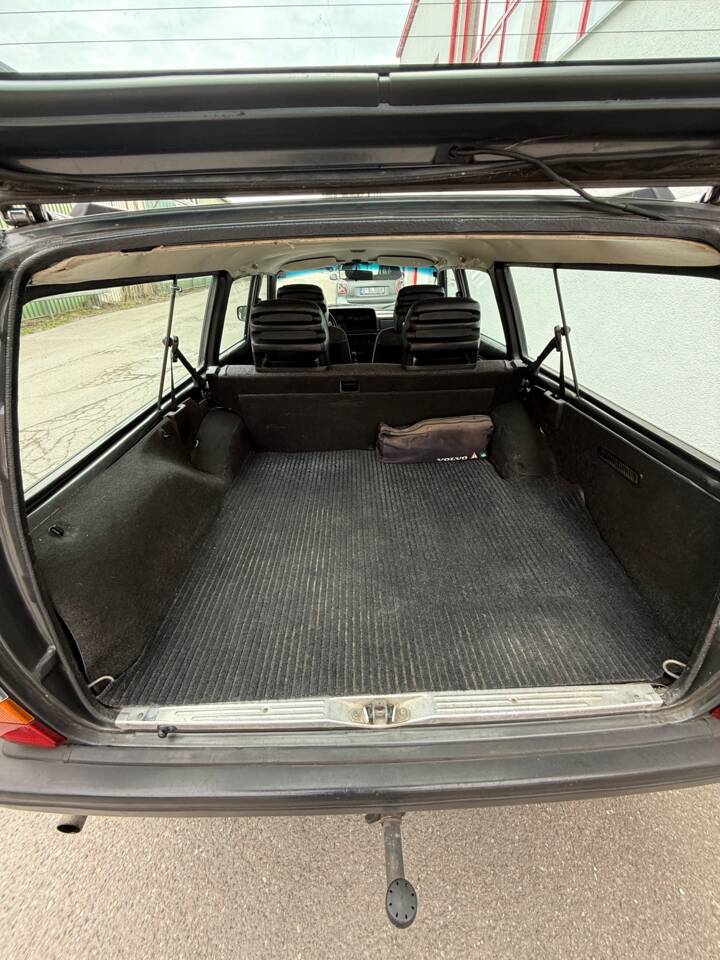 Image 32/54 of Volvo 245 GL (1990)