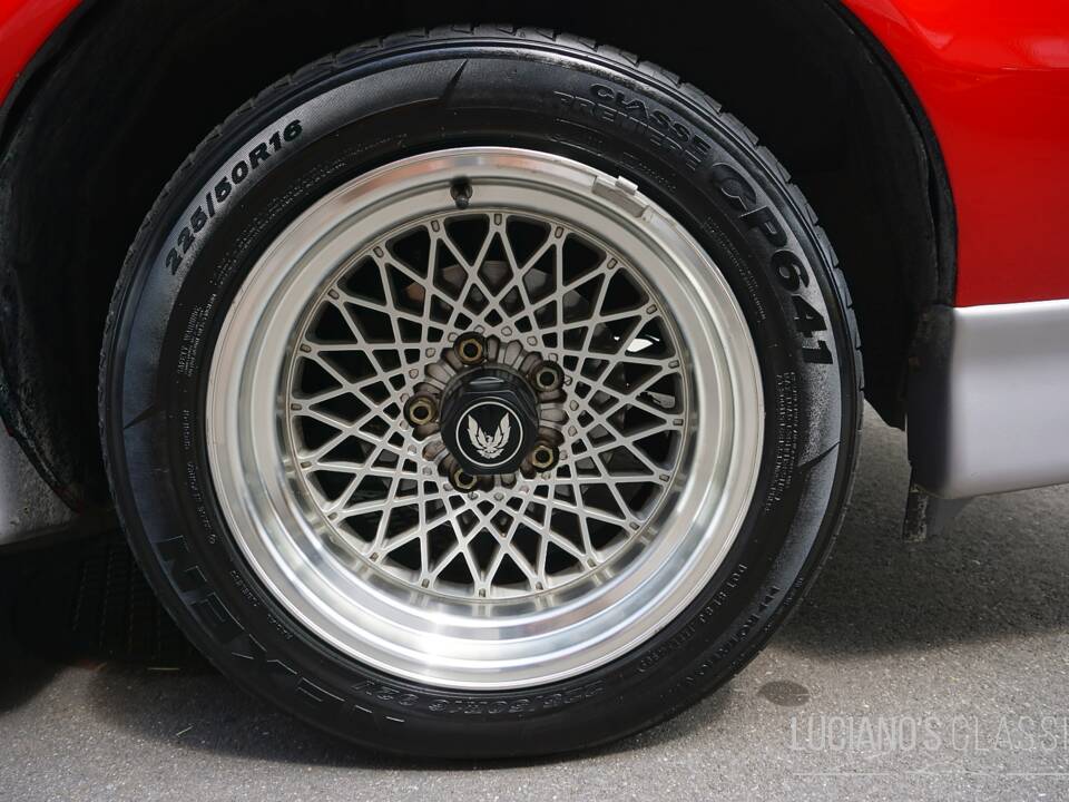 Bild 39/66 von Pontiac Firebird TransAm (1989)