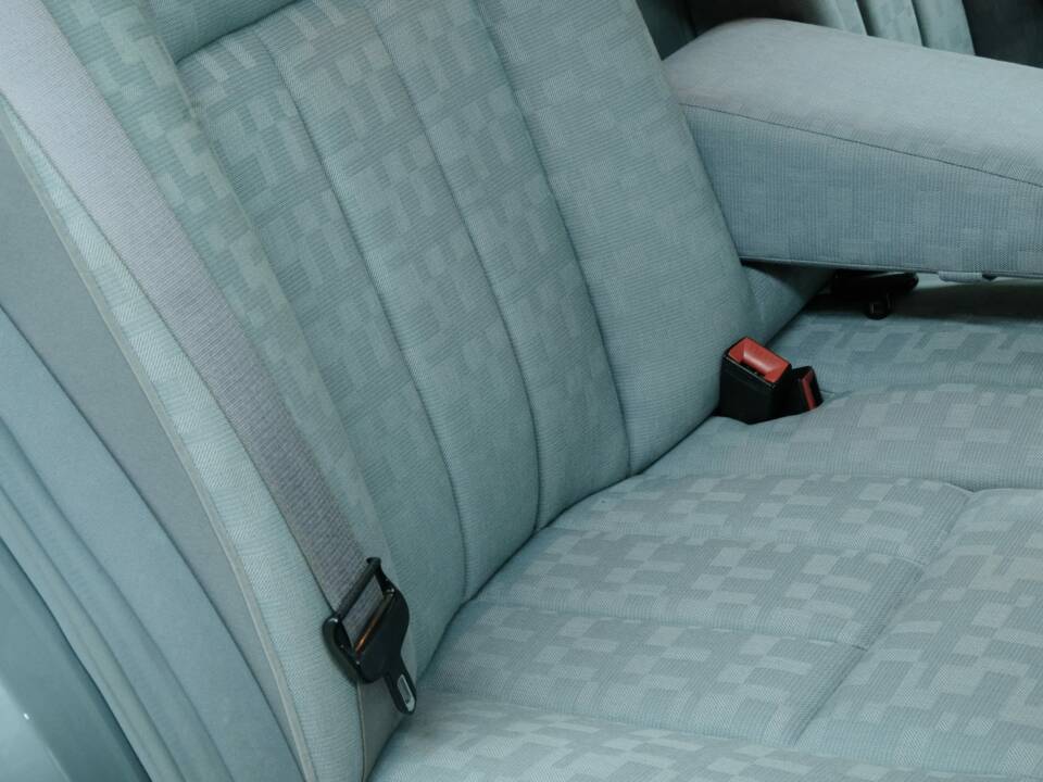 Bild 28/50 von Mercedes-Benz 300 SE (1992)