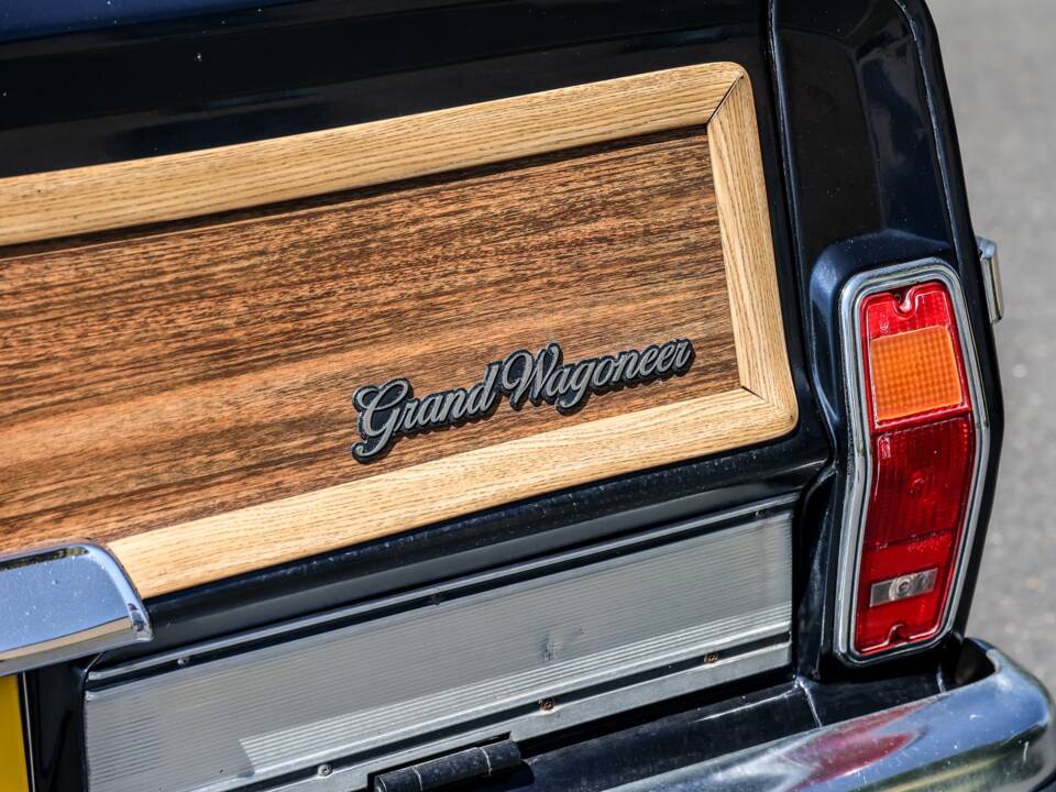 Bild 34/44 von Jeep Grand Wagoneer (1988)