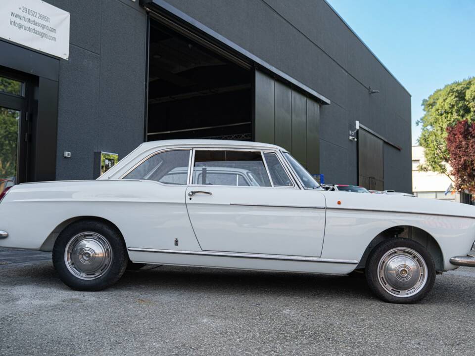 Image 4/29 of Peugeot 404 Coupé (1966)