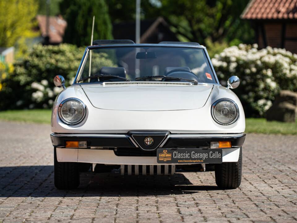 Image 8/40 of Alfa Romeo 2.0 Spider (1987)