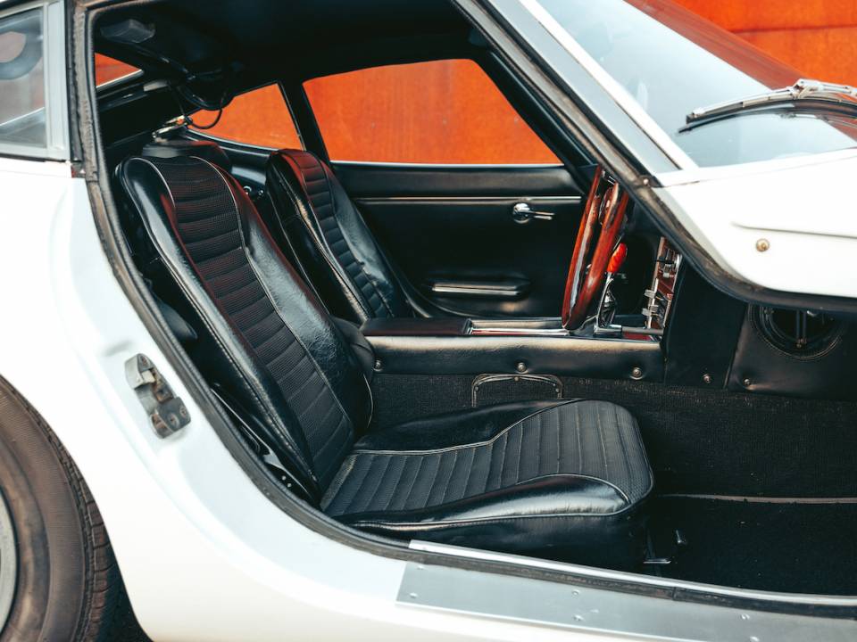 Image 13/36 of Toyota 2000 GT (1967)