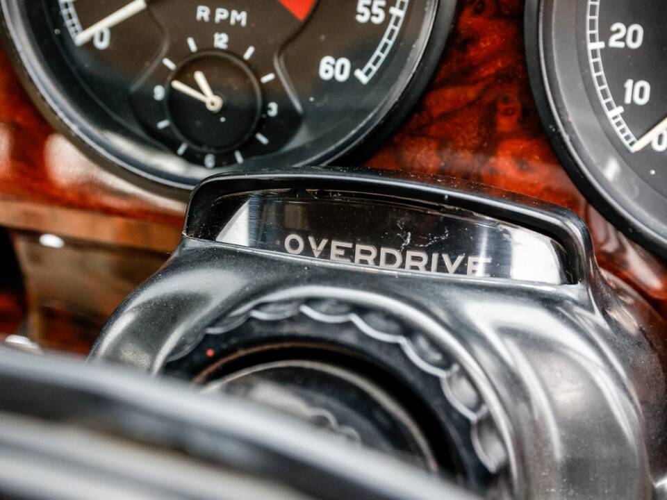 Image 31/42 of Jaguar Mk II 3.8 (1962)