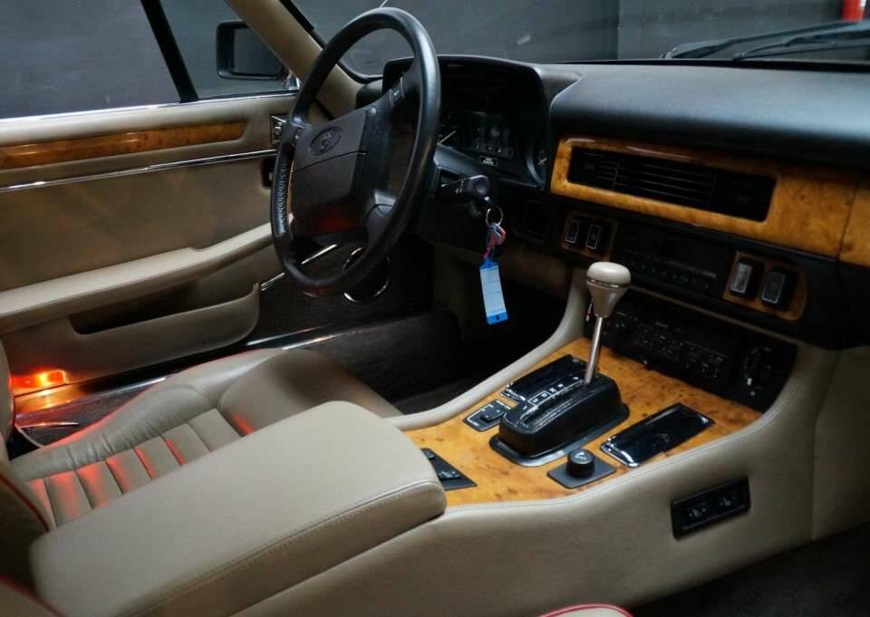 Image 42/48 of Jaguar XJS 5.3 V12 (1991)