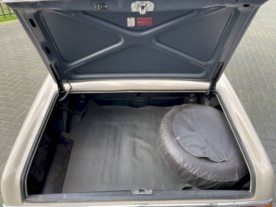 Afbeelding 28/36 van Mercedes-Benz 280 SL (1970)