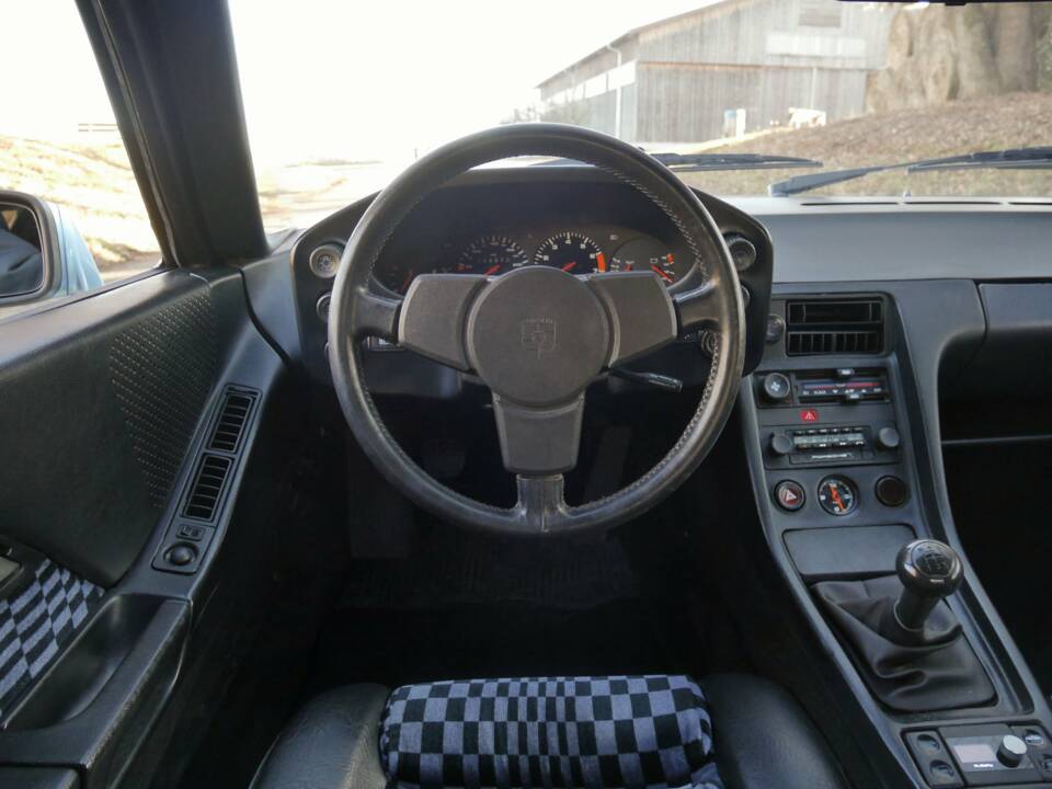Immagine 28/31 di Porsche 928 (1978)