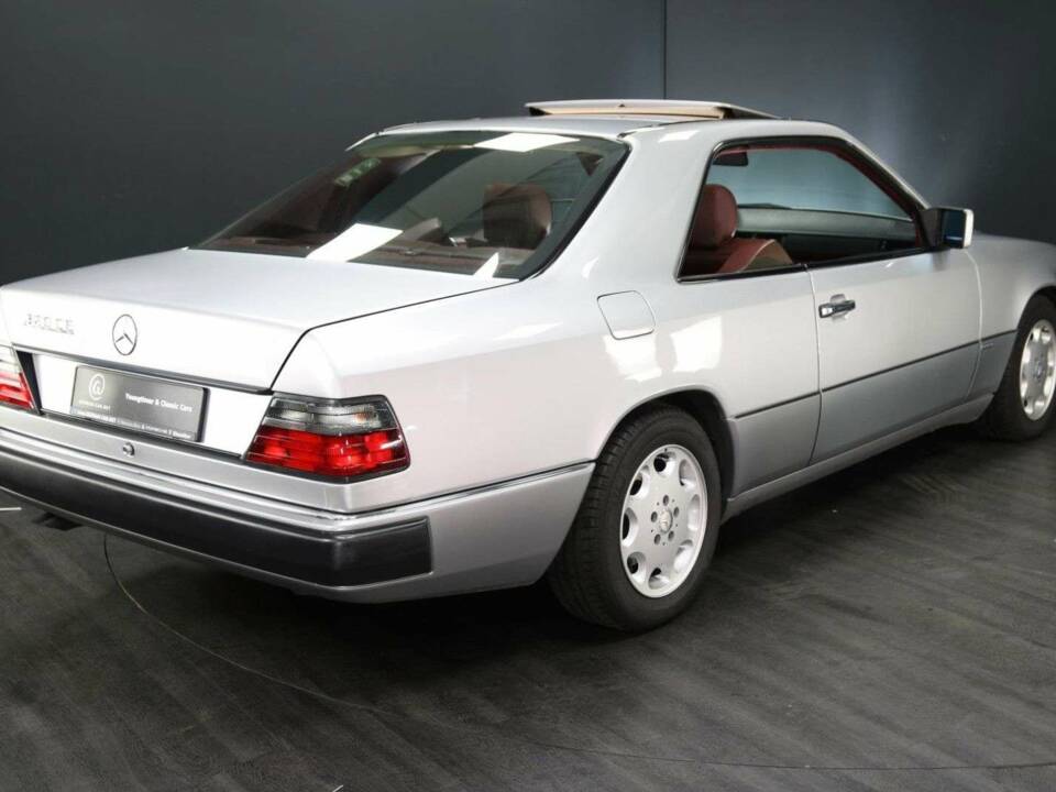Image 2/30 of Mercedes-Benz 320 CE (1993)