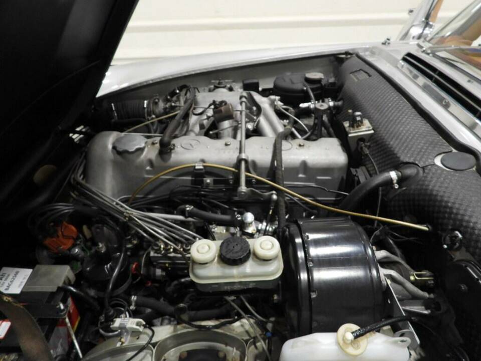 Image 9/15 de Mercedes-Benz 230 SL (1966)