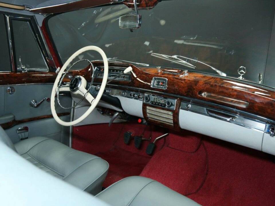 Imagen 23/50 de Mercedes-Benz 220 S (1957)