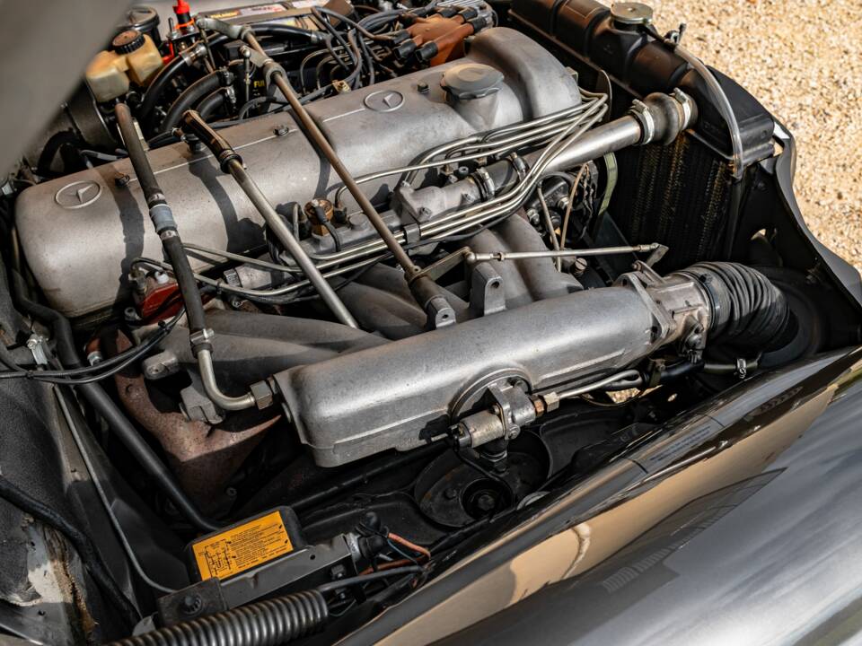Image 53/86 of Mercedes-Benz 300 SE (1965)