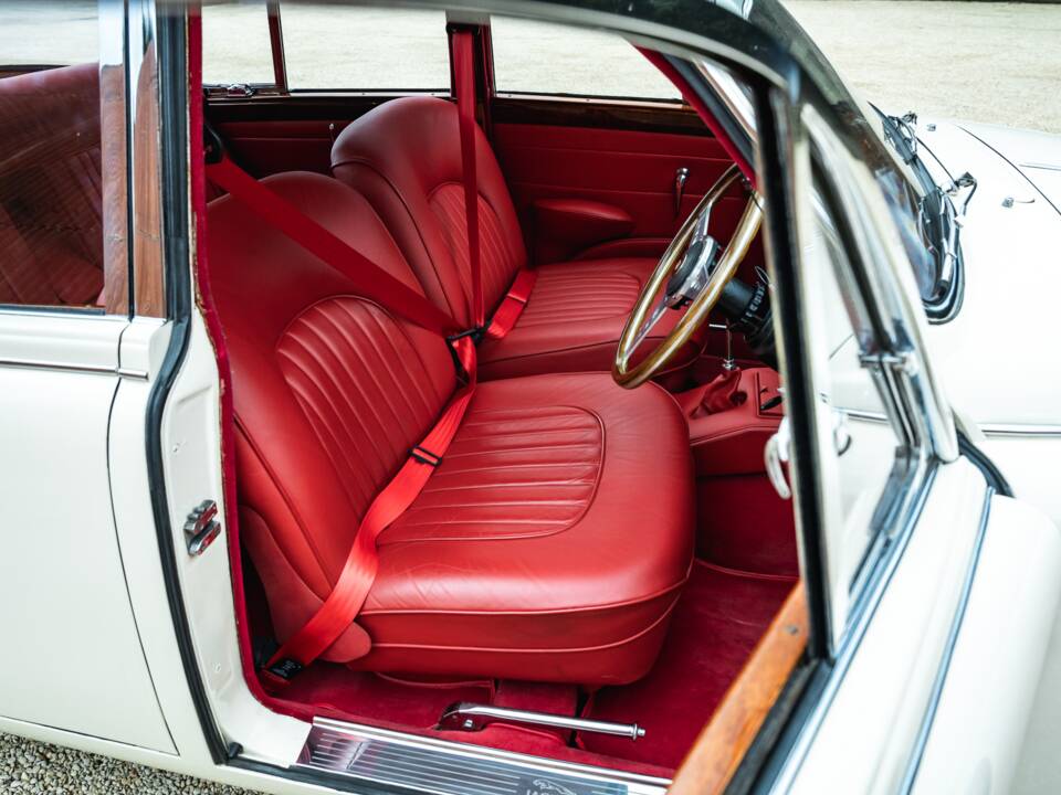 Bild 30/51 von Jaguar 240 (1968)