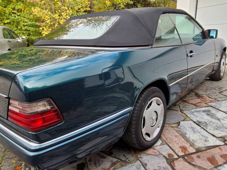 Afbeelding 4/38 van Mercedes-Benz E 200 (1995)