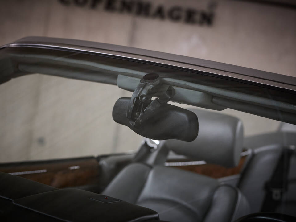 Image 49/77 of Bentley Azure (2001)