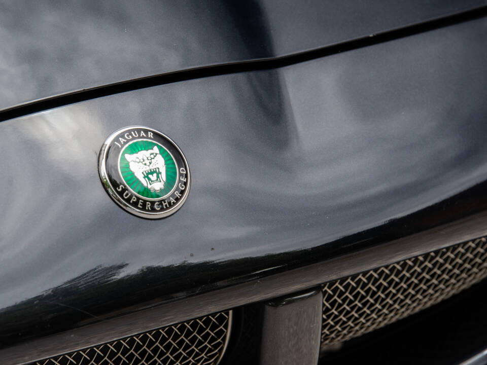 Immagine 11/42 di Jaguar XKR (2003)