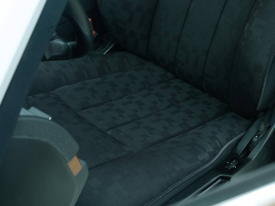 Bild 36/50 von Mercedes-Benz 300 SE (1992)
