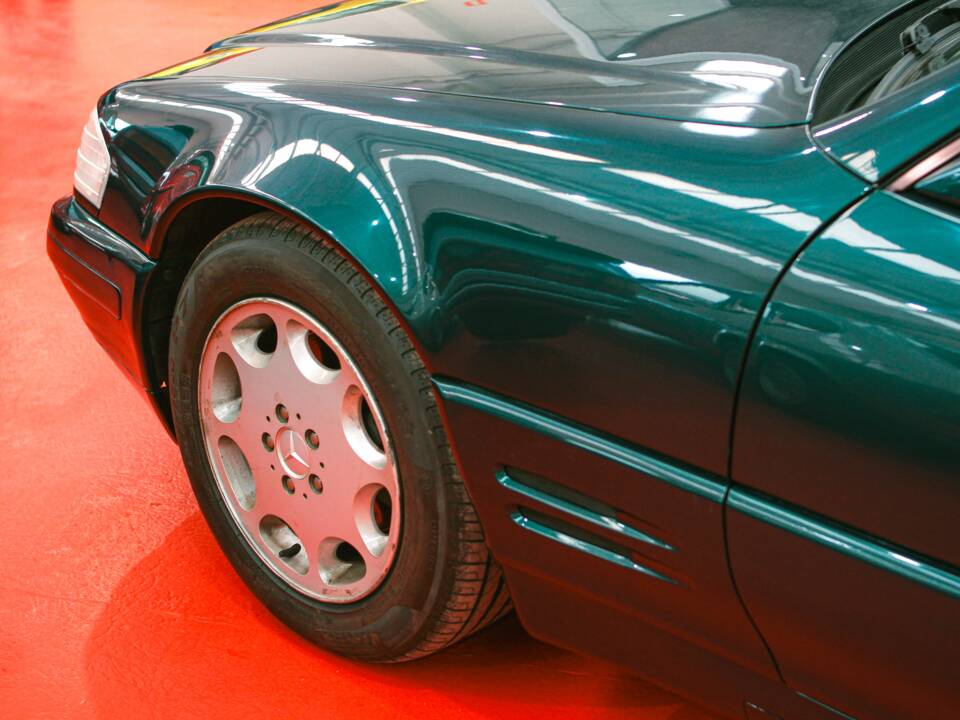 Image 22/50 of Mercedes-Benz SL 320 (1995)