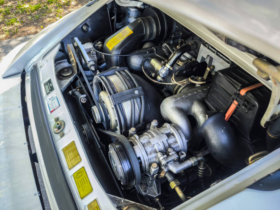 Image 33/36 of Porsche 911 Carrera 3.2 (1985)