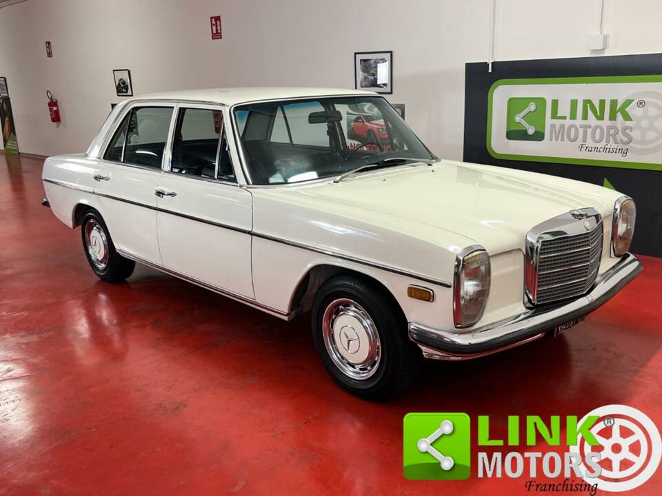 Image 8/10 de Mercedes-Benz 220 D (1972)