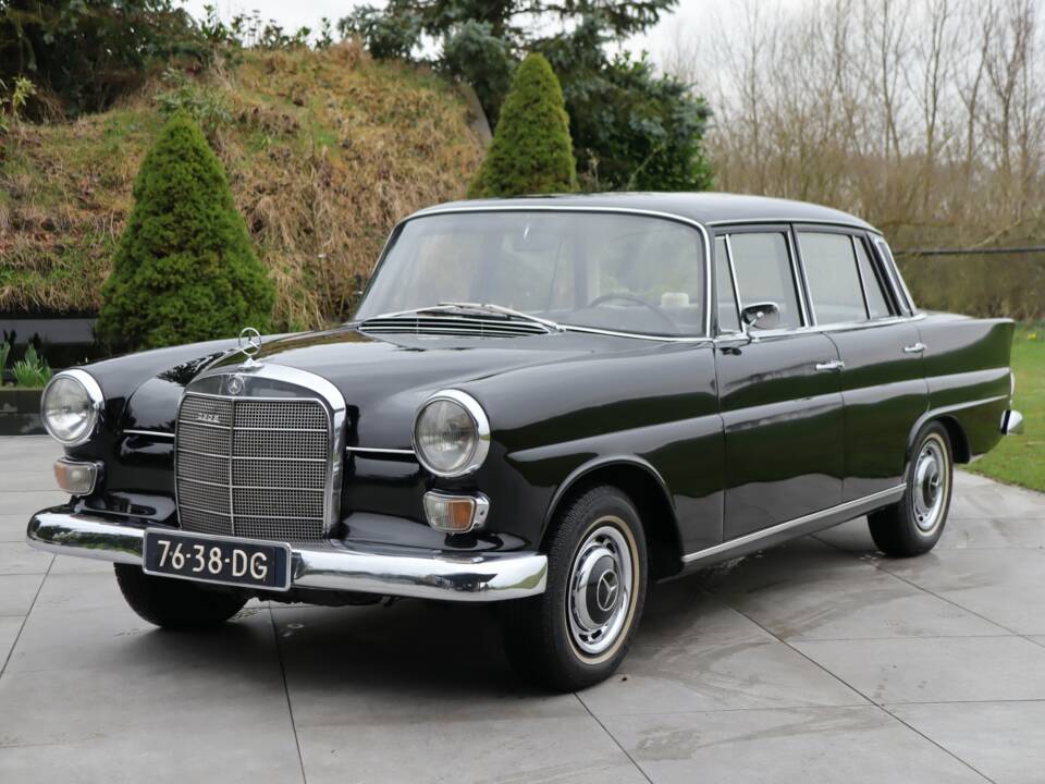 Afbeelding 3/50 van Mercedes-Benz 230 S (1967)