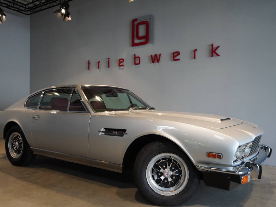 Bild 1/22 von Aston Martin DBS V8 (1971)