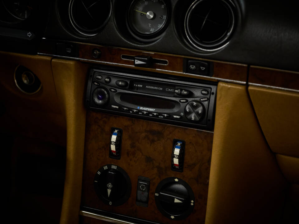 Image 66/99 of Mercedes-Benz 300 SL (1987)