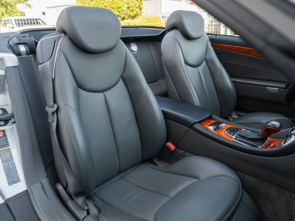 Image 36/86 de Mercedes-Benz SL 500 (2002)