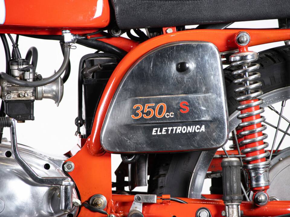 Image 20/50 of MV Agusta 350 S (1972)