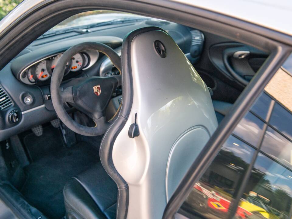 Bild 28/37 von Porsche 911 GT2 (2003)