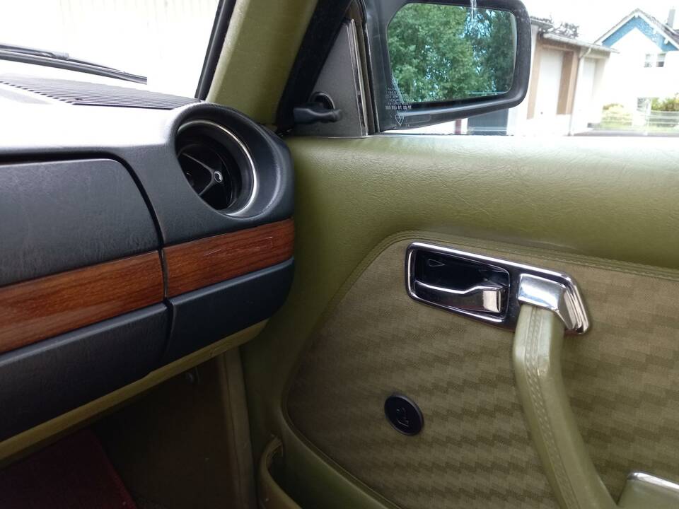 Image 6/15 of Mercedes-Benz 230 CE (1980)