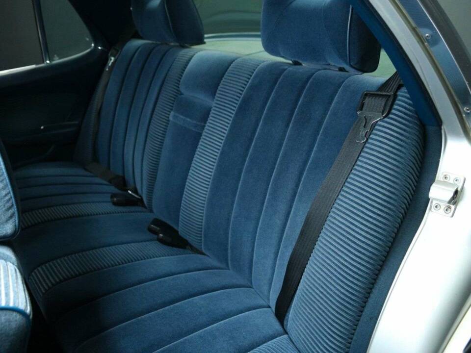 Image 19/29 of Mercedes-Benz 280 SE (1977)