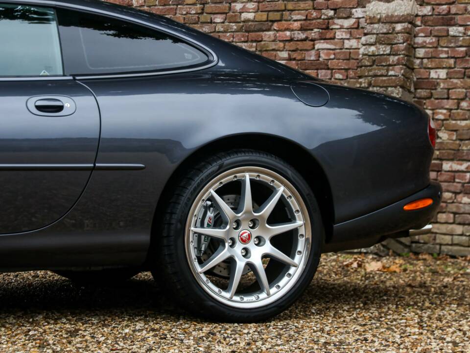 Immagine 15/50 di Jaguar XK8 4.0 (2002)