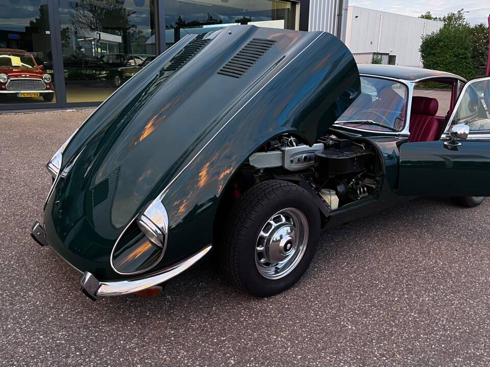 Image 35/46 de Jaguar Type E V12 (2+2) (1972)