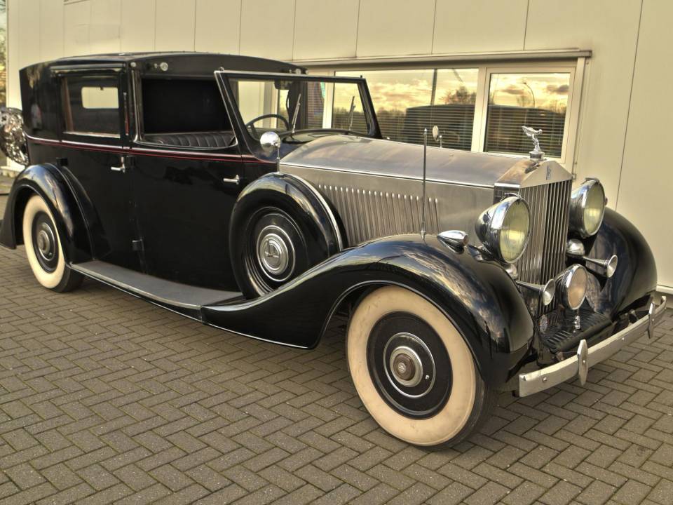 Image 2/50 of Rolls-Royce Phantom III (1938)