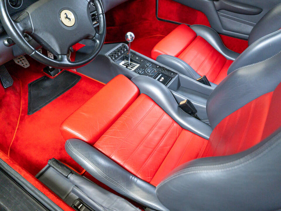 Image 40/83 of Ferrari F 355 Berlinetta (1996)