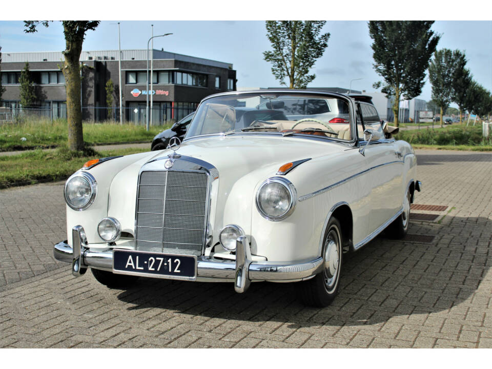 Image 18/35 of Mercedes-Benz 220 SE Cabriolet (1959)