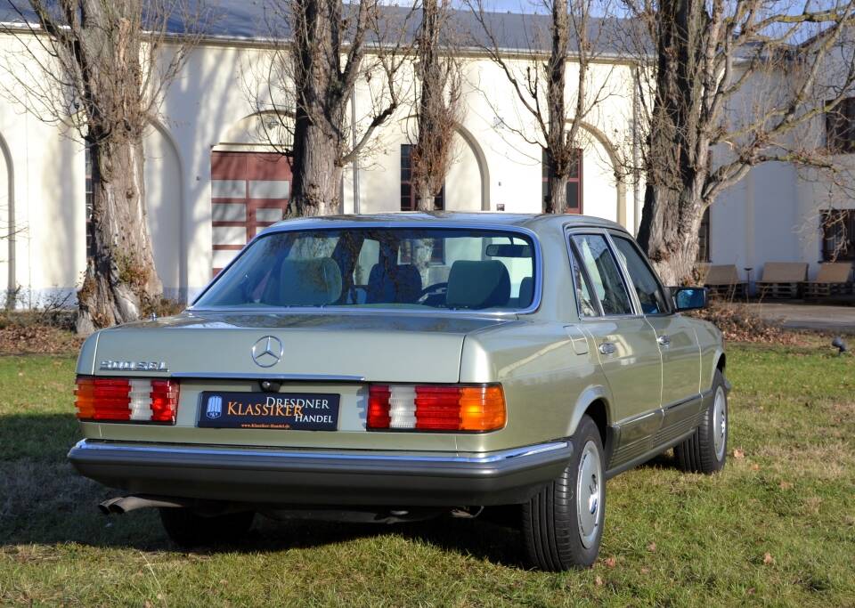 Immagine 7/25 di Mercedes-Benz 500 SEL (1984)