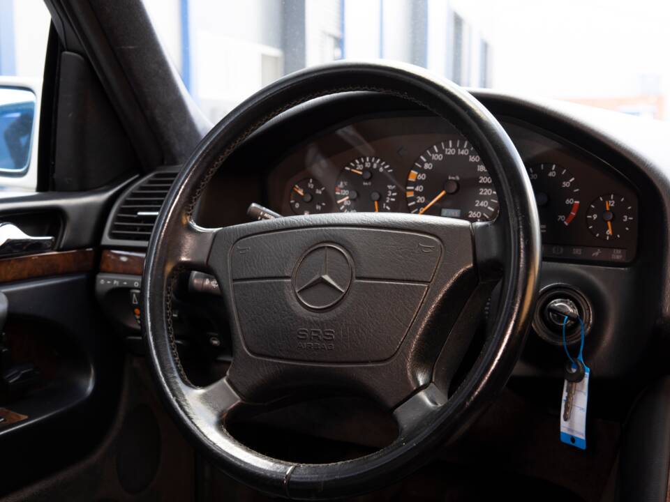 Image 17/59 of Mercedes-Benz 600 SEL (1992)