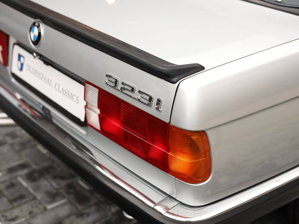 Bild 34/77 von BMW 323i Baur TC (1984)
