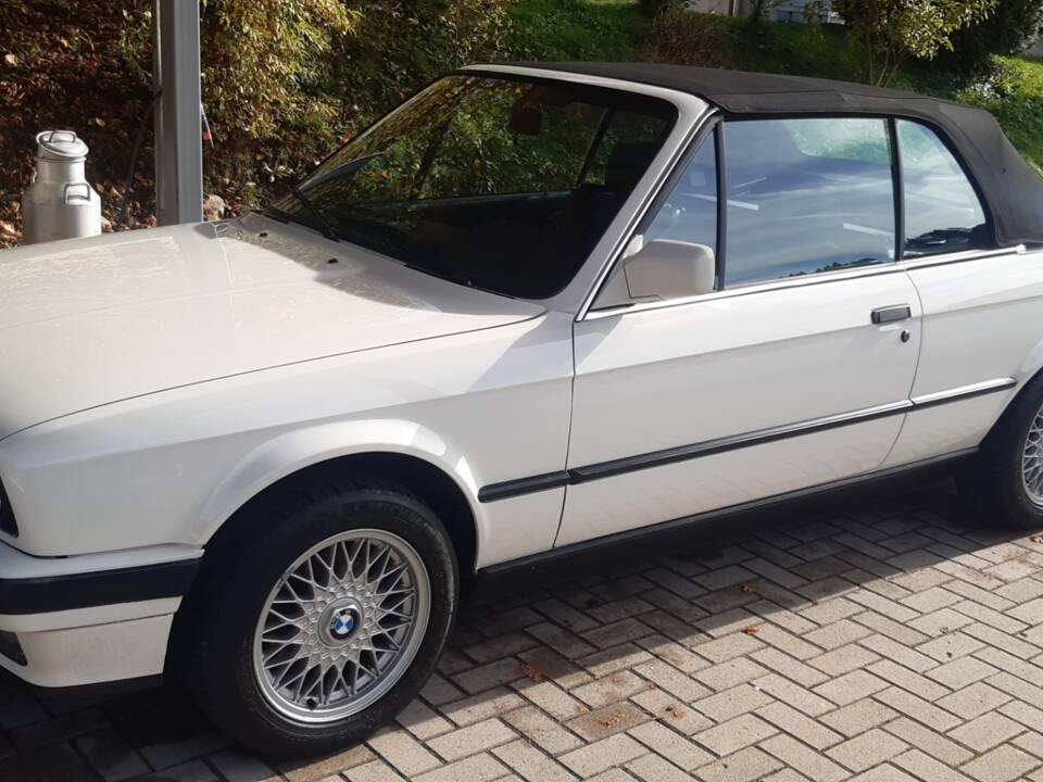 Image 6/55 of BMW 320i (1991)