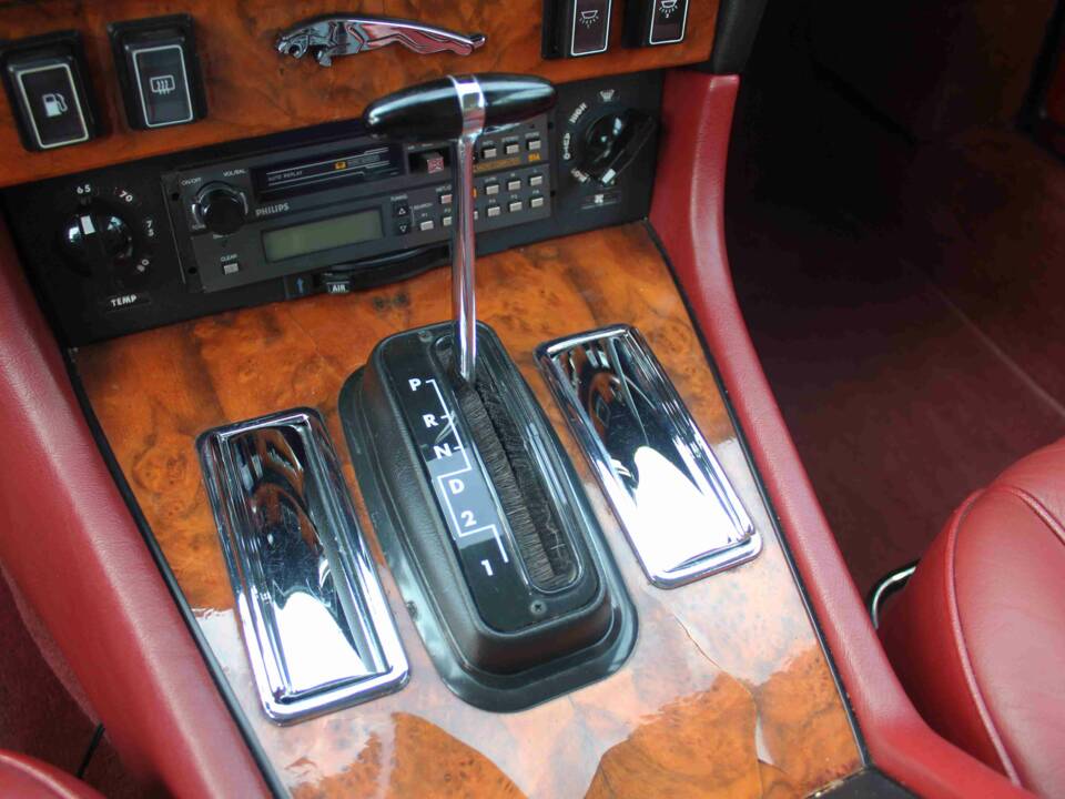 Bild 49/68 von Jaguar XJ 6 4.2 (1985)
