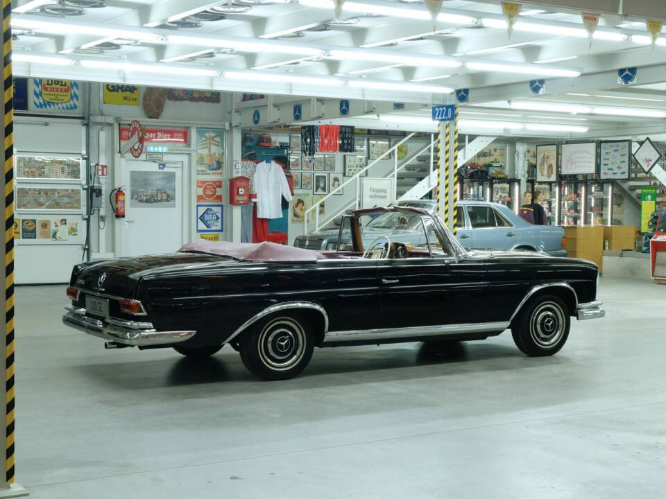 Image 16/50 of Mercedes-Benz 220 SE b (1963)