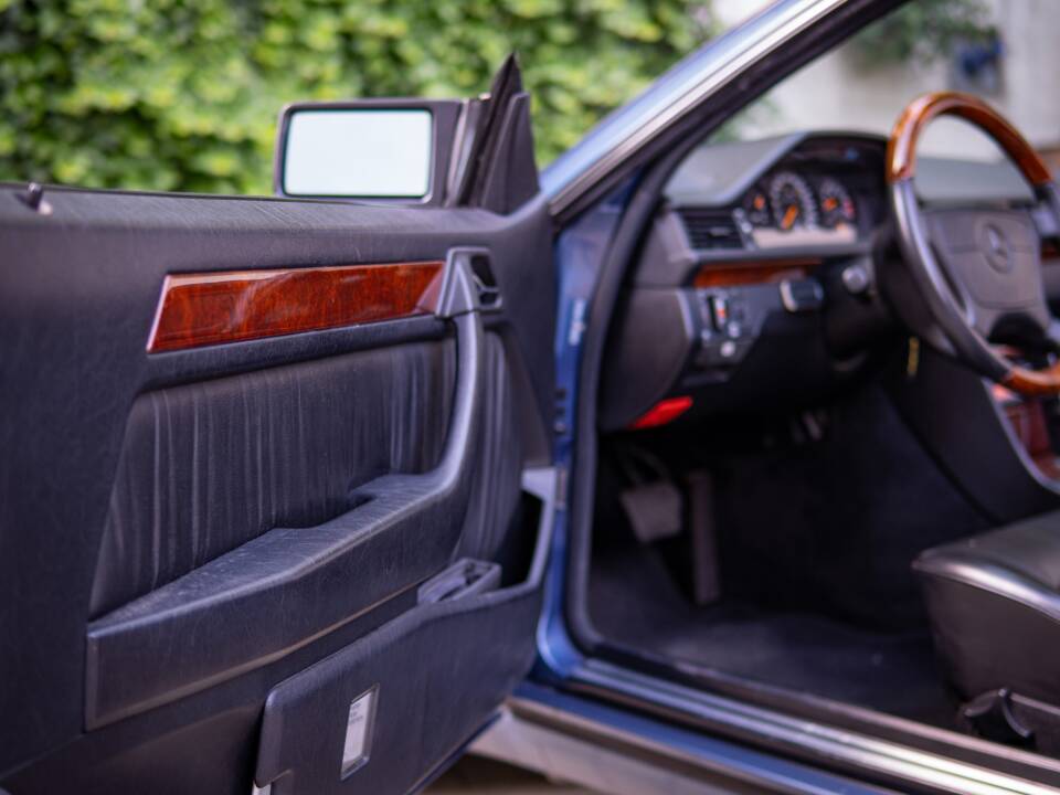 Obraz 23/50 pojazdu Mercedes-Benz 300 CE-24 (1992)