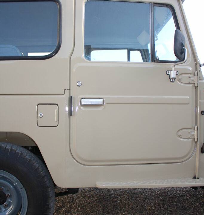 Image 8/8 of Toyota Land Cruiser FJ 40 (1979)
