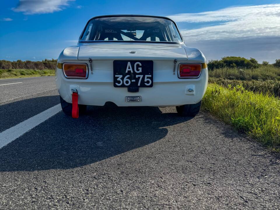 Image 11/99 of Alfa Romeo Giulia 1750 GT Am (1971)