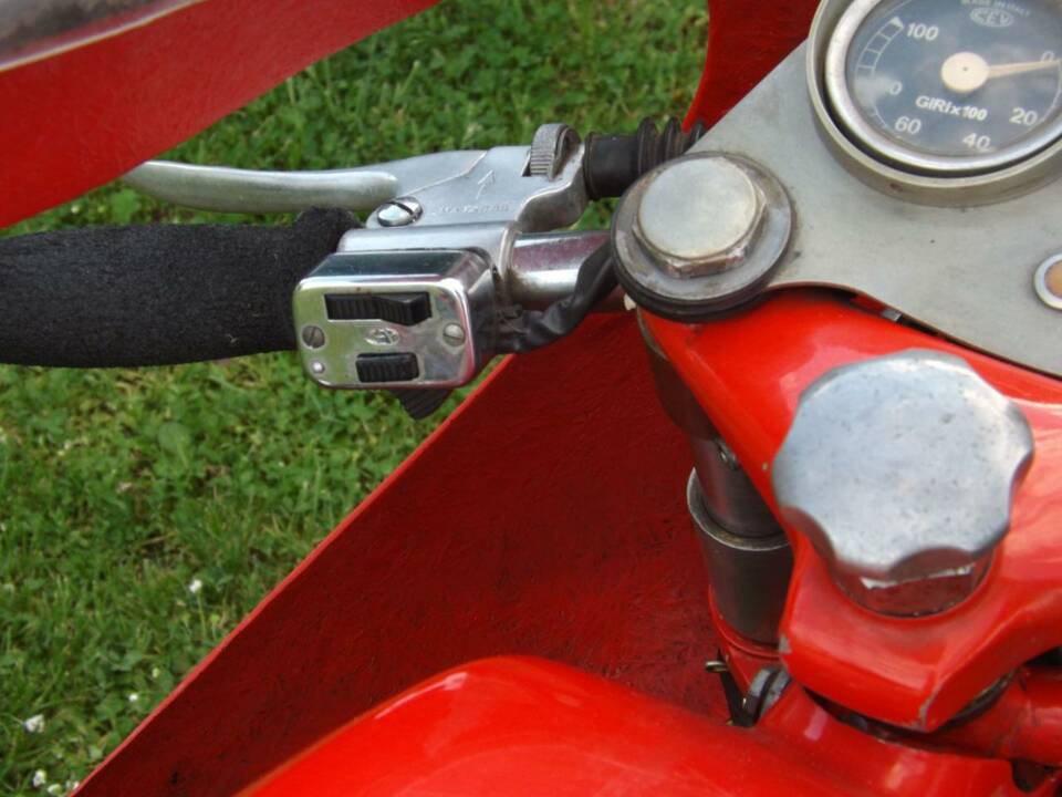 Afbeelding 46/50 van MV Agusta 350 S (1972)