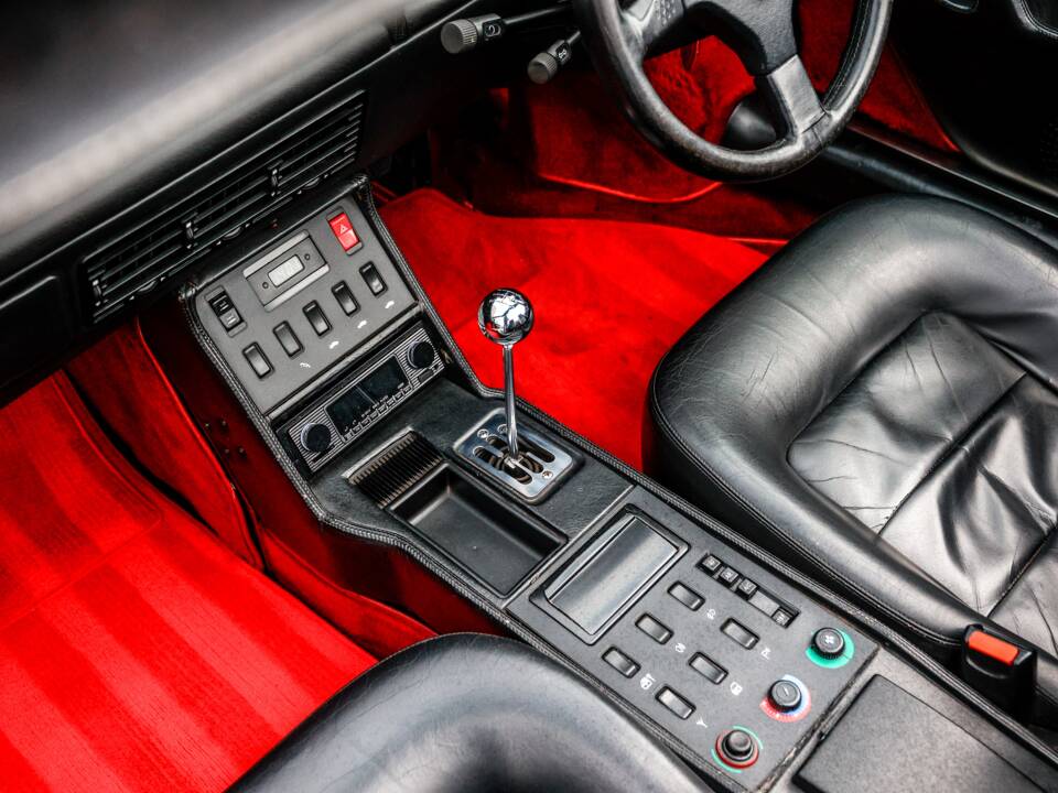 Image 32/42 of Ferrari Mondial T (1990)