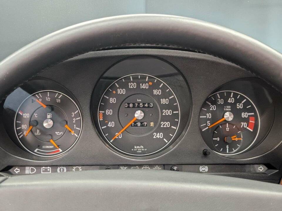 Image 21/50 of Mercedes-Benz 300 SL (1989)