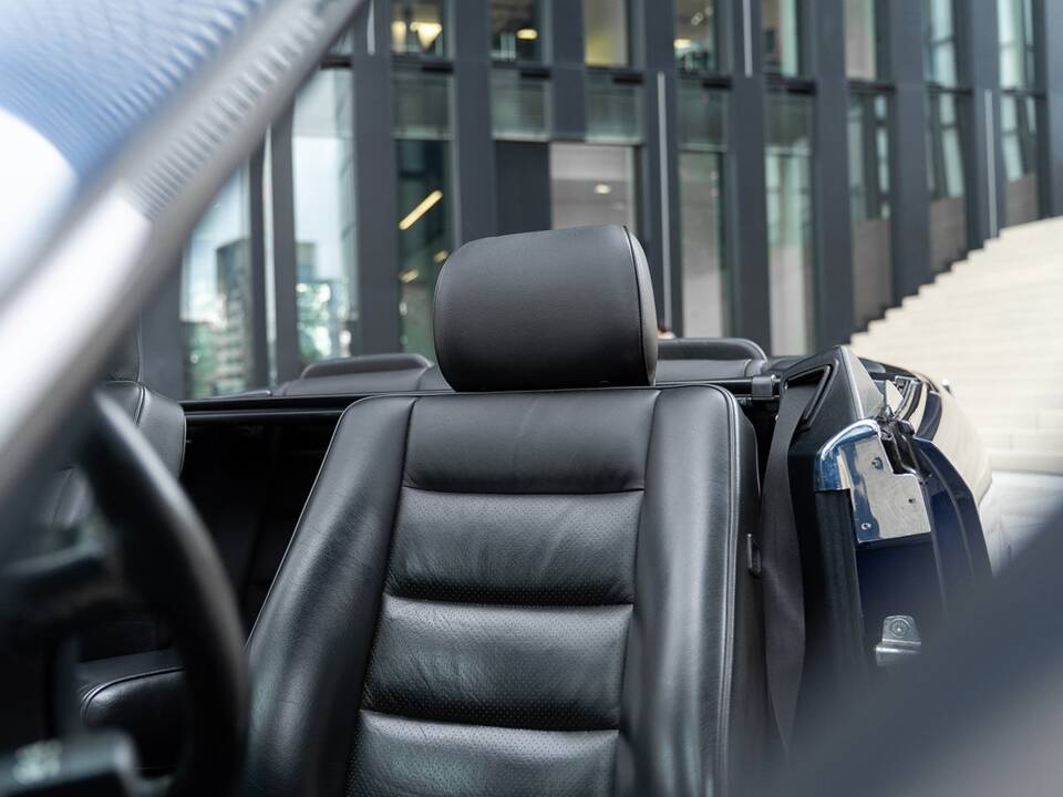 Image 25/45 of Mercedes-Benz E 220 (1995)